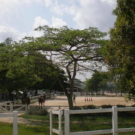 Riders Resort Kulai Extérieur photo